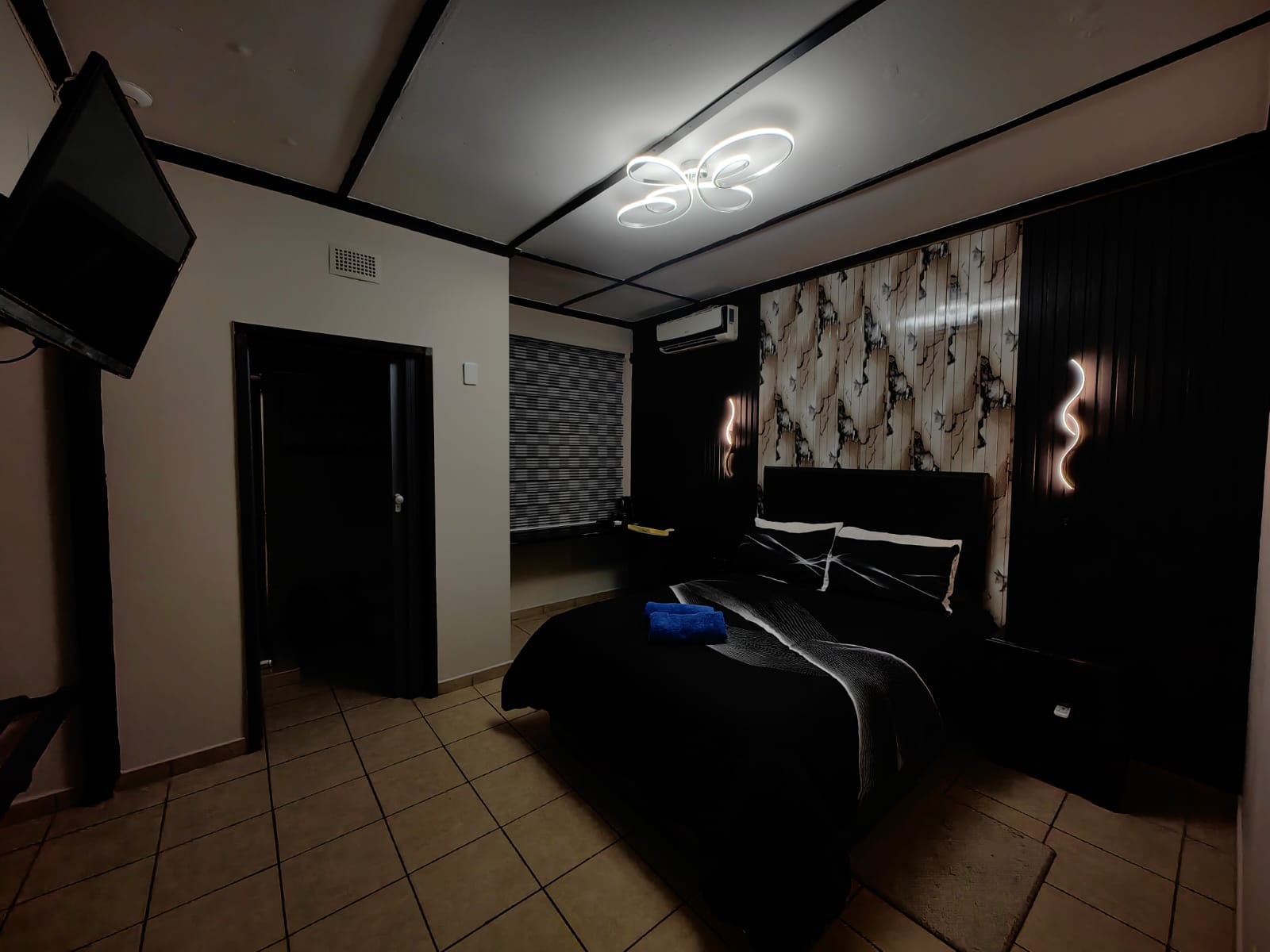 Lazy Daisy Lodge room 4