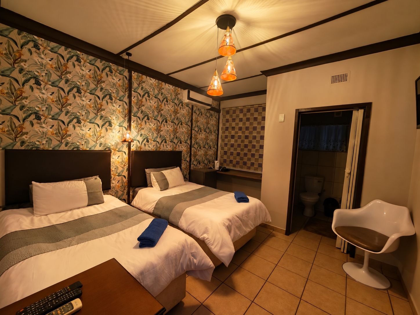 Lazy Daisy Lodge room 2