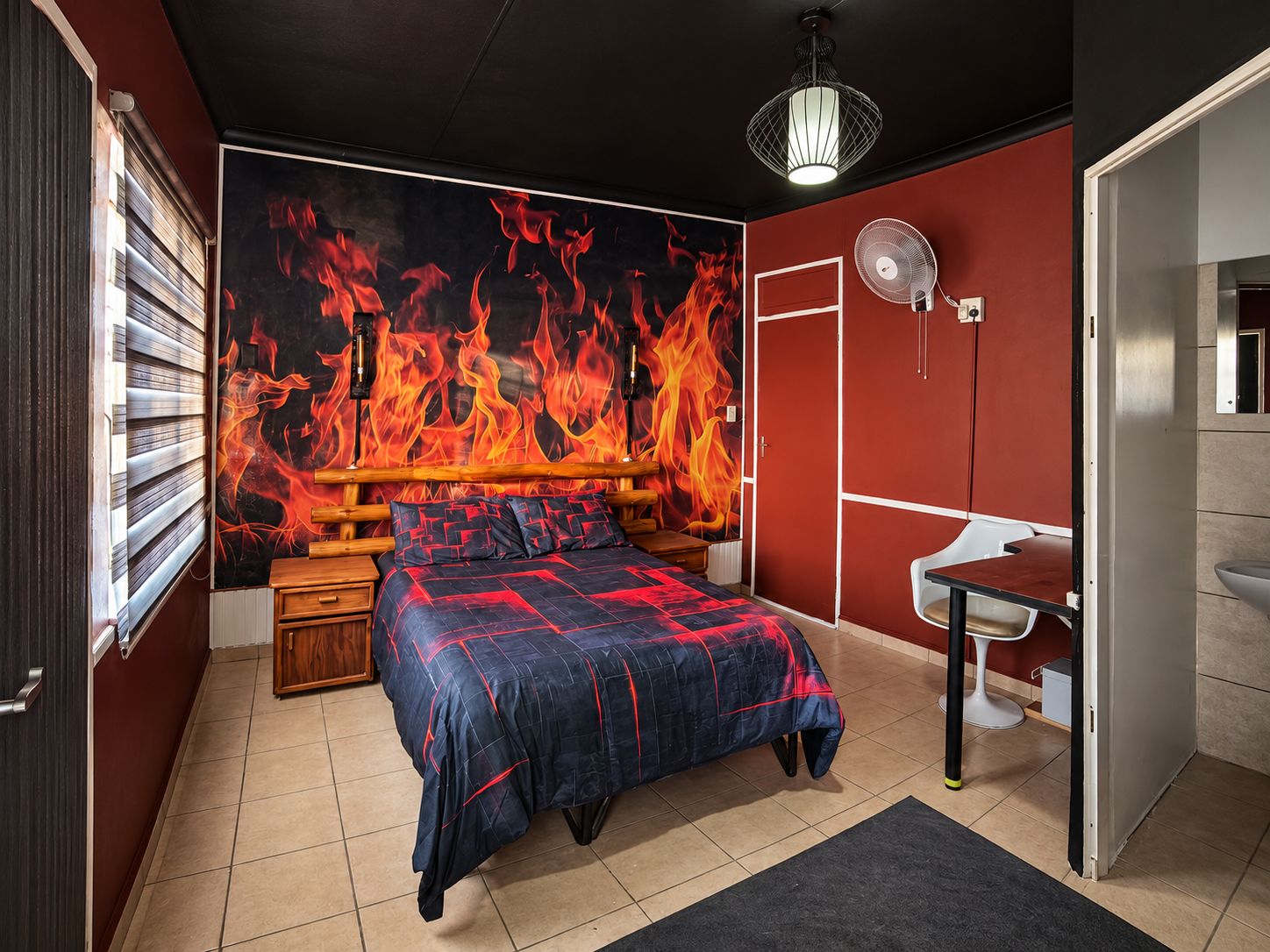 Lazy Daisy Lodge room 5