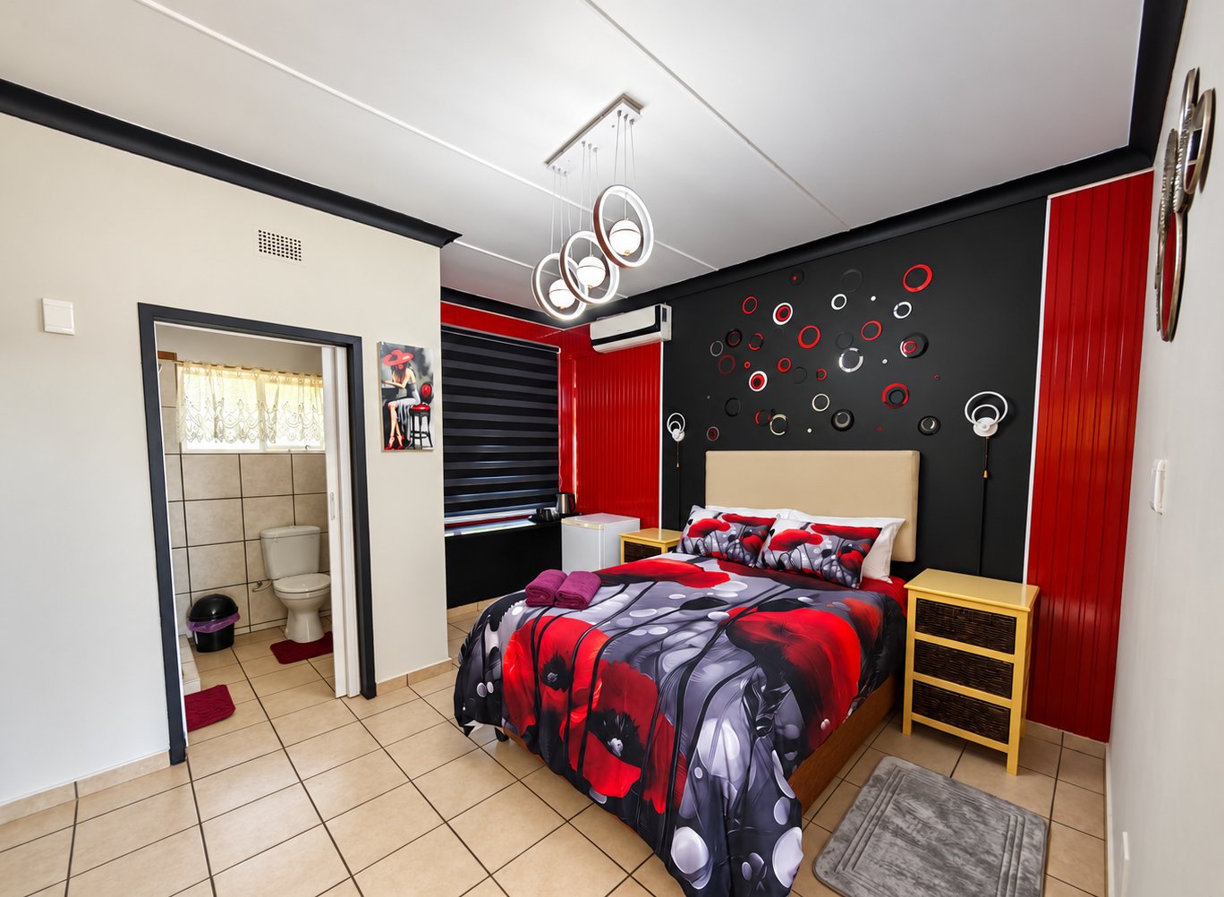 Lazy Daisy Lodge room 1